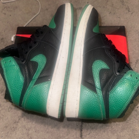 Nike Air Jordan 1 Retro High OG Black Green - Picture 6 of 8